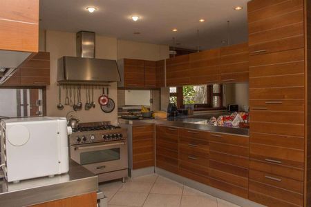 Casa de condomínio à venda com 611m², 4 quartos e 4 vagas