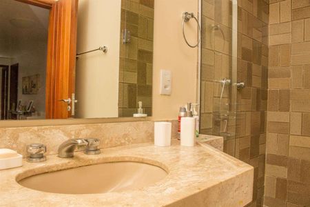 Casa de condomínio à venda com 611m², 4 quartos e 4 vagas