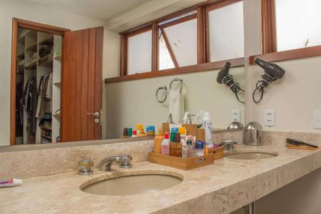 Casa de condomínio à venda com 611m², 4 quartos e 4 vagas