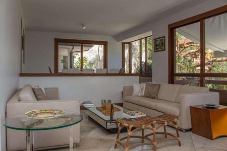 Casa de condomínio à venda com 611m², 4 quartos e 4 vagas