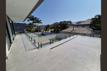 Casa de condomínio à venda com 900m², 4 quartos e 3 vagas