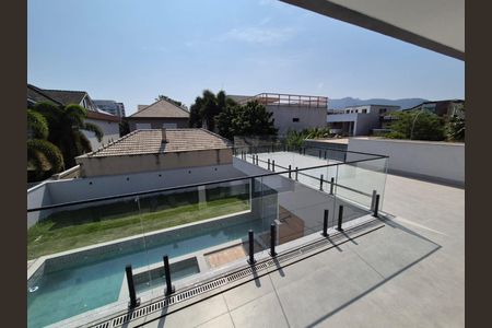 Casa de condomínio à venda com 900m², 4 quartos e 3 vagas