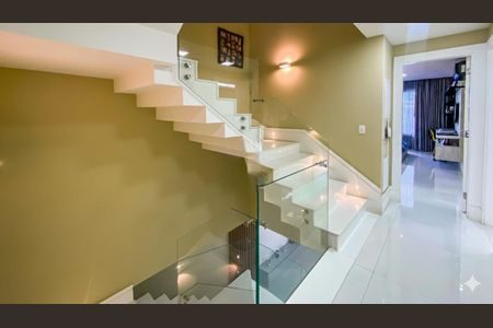 Casa de condomínio à venda com 360m², 4 quartos e 2 vagas