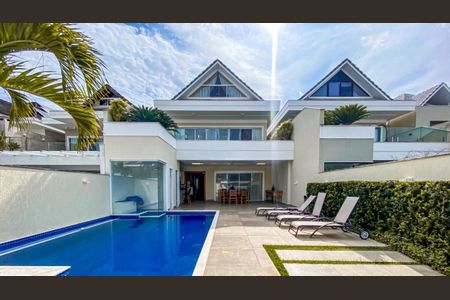 Casa de condomínio à venda com 360m², 4 quartos e 2 vagas