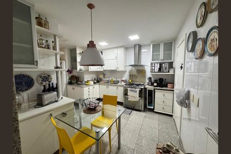 Apartamento à venda com 199m², 4 quartos e 3 vagas