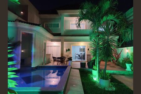 Casa de condomínio à venda com 290m², 3 quartos e 2 vagas