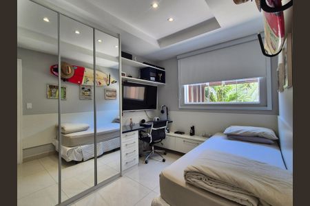 Casa à venda com 360m², 3 quartos e 2 vagas Casa à venda com 360m², 3 quartos e 2 vagasSuíte 2