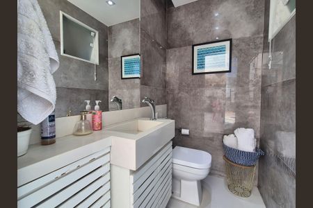 Casa à venda com 360m², 3 quartos e 2 vagas Casa à venda com 360m², 3 quartos e 2 vagasLavabo - Área externa