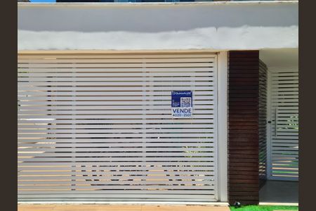 Casa à venda com 360m², 3 quartos e 2 vagas Casa à venda com 360m², 3 quartos e 2 vagasPlaca