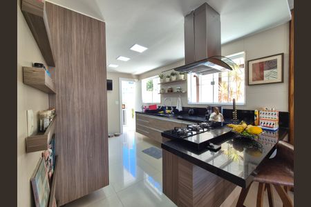 Casa à venda com 360m², 3 quartos e 2 vagas Casa à venda com 360m², 3 quartos e 2 vagasCozinha