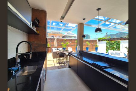 Casa à venda com 360m², 3 quartos e 2 vagas Casa à venda com 360m², 3 quartos e 2 vagasVaranda gourmet