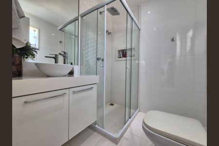 Casa à venda com 360m², 3 quartos e 2 vagas Casa à venda com 360m², 3 quartos e 2 vagasBanheiro Suíte