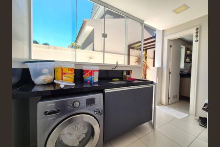 Casa à venda com 360m², 3 quartos e 2 vagas Casa à venda com 360m², 3 quartos e 2 vagasÁrea de Serviço