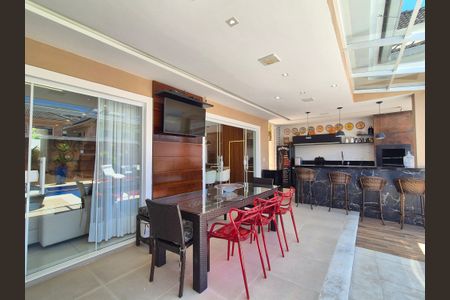 Casa à venda com 360m², 3 quartos e 2 vagas Casa à venda com 360m², 3 quartos e 2 vagasVaranda gourmet