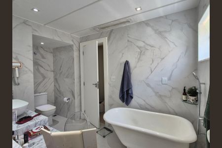 Casa à venda com 360m², 3 quartos e 2 vagas Casa à venda com 360m², 3 quartos e 2 vagasBanheiro Suíte 3