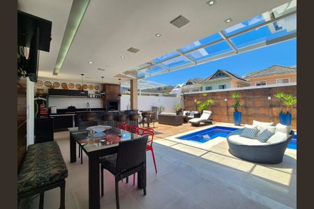 Casa à venda com 360m², 3 quartos e 2 vagas Casa à venda com 360m², 3 quartos e 2 vagasVaranda gourmet