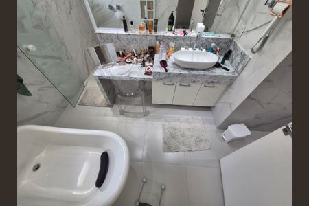 Casa à venda com 360m², 3 quartos e 2 vagas Casa à venda com 360m², 3 quartos e 2 vagasBanheiro Suíte 3