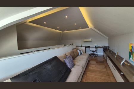 Casa à venda com 360m², 3 quartos e 2 vagas Casa à venda com 360m², 3 quartos e 2 vagasSótão