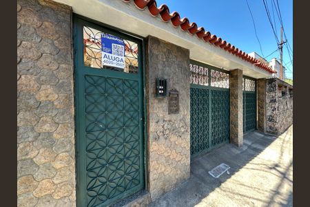 Casa para alugar com 90m², 2 quartos e sem vagaFachada + plaquinha