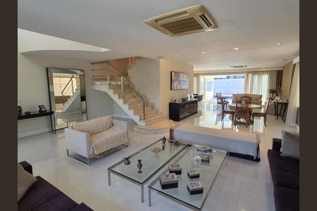 Casa para alugar com 4 quartos, 669m² em Barra da Tijuca, Rio de Janeiro