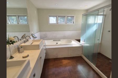 Casa para alugar com 669m², 4 quartos e 3 vagas