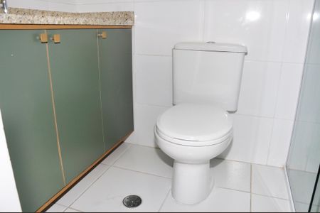 Apartamento para alugar com 65m², 2 quartos e 1 vagaDetalhe - Banheiro Social