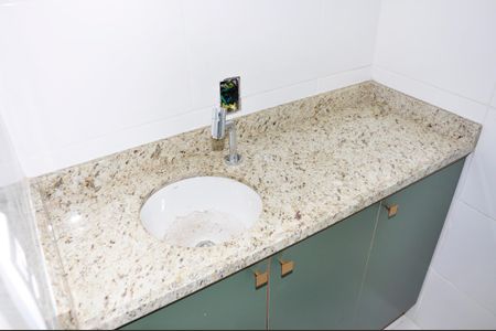 Apartamento para alugar com 65m², 2 quartos e 1 vagaDetalhe - Banheiro Social