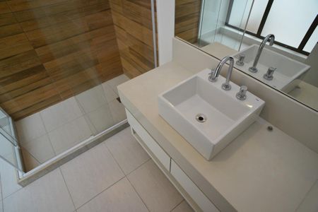 Apartamento para alugar com 400m², 4 quartos e 3 vagasBanheiro Social