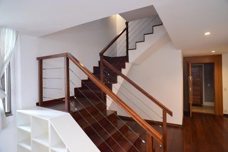 Apartamento para alugar com 400m², 4 quartos e 3 vagasEscada de Acesso