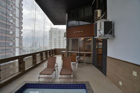 Apartamento para alugar com 400m², 4 quartos e 3 vagasVaranda