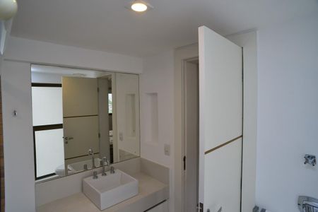 Apartamento para alugar com 400m², 4 quartos e 3 vagasBanheiro Social