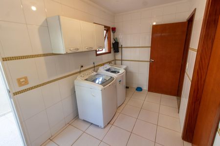 Casa de condomínio à venda com 288m², 5 quartos e 4 vagasÁREA DE SERVIÇO