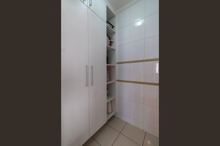 Casa de condomínio à venda com 288m², 5 quartos e 4 vagasDISPENSA