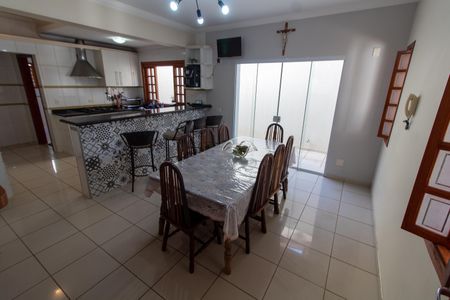 Casa de condomínio à venda com 288m², 5 quartos e 4 vagasSALA DE JANTAR