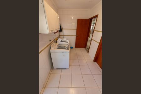 Casa de condomínio à venda com 288m², 5 quartos e 4 vagasÁREA DE SERVIÇO