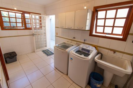 Casa de condomínio à venda com 288m², 5 quartos e 4 vagasÁREA DE SERVIÇO