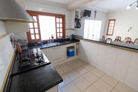 Casa de condomínio à venda com 288m², 5 quartos e 4 vagasCOZINHA