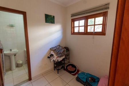 Casa de condomínio à venda com 288m², 5 quartos e 4 vagasSUITE DA ÁREA DE SERVIÇO