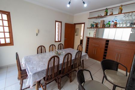 Casa de condomínio à venda com 288m², 5 quartos e 4 vagasSALA DE JANTAR