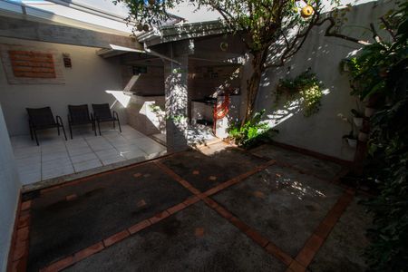 Casa de condomínio à venda com 288m², 5 quartos e 4 vagasÁREA EXTERNA FUNDOS