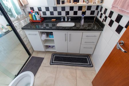 Casa de condomínio à venda com 288m², 5 quartos e 4 vagasBANHEIRO DA SUITE MASTER