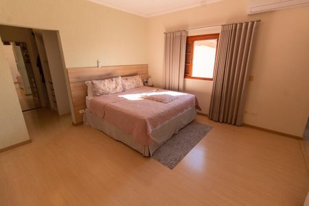 Casa de condomínio à venda com 288m², 5 quartos e 4 vagasSUITE MASTER