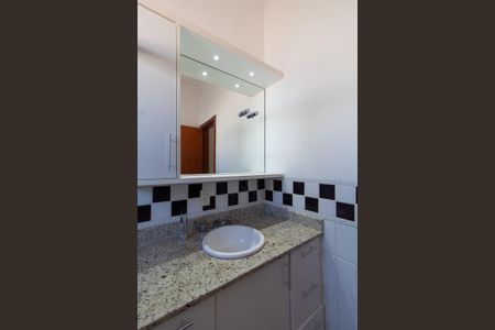 Casa de condomínio à venda com 288m², 5 quartos e 4 vagasBANHEIRO DA SUITE 1