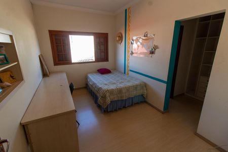 Casa de condomínio à venda com 288m², 5 quartos e 4 vagasSUITE