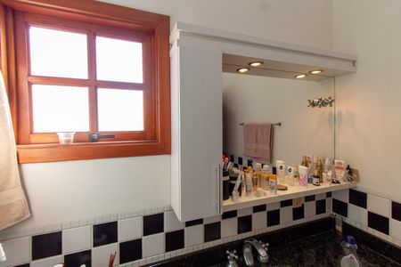 Casa de condomínio à venda com 288m², 5 quartos e 4 vagasBANHEIRO DA SUITE MASTER