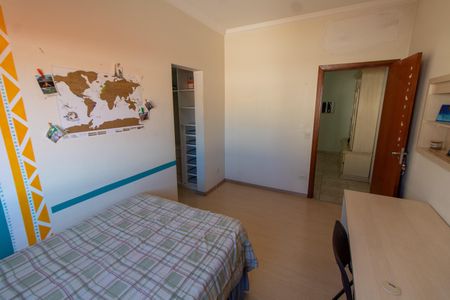 Casa de condomínio à venda com 288m², 5 quartos e 4 vagasSUITE