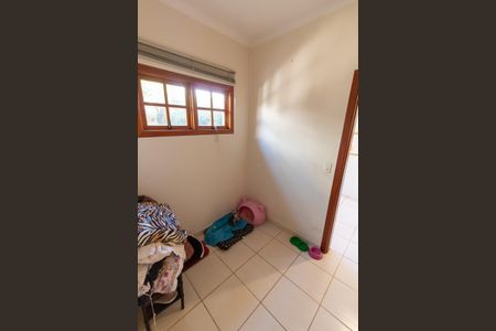 Casa de condomínio à venda com 288m², 5 quartos e 4 vagasSUITE DA ÁREA DE SERVIÇO