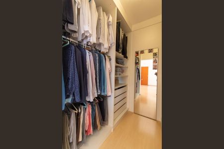 Casa de condomínio à venda com 288m², 5 quartos e 4 vagasCLOSET DA SUITE MASTER