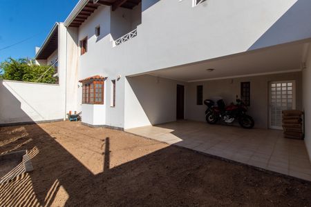 Casa de condomínio à venda com 288m², 5 quartos e 4 vagasÁREA EXTERNA FRENTE