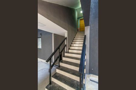 Apartamento à venda com 67m², 2 quartos e 1 vagaÁrea comum - Escada de acesso